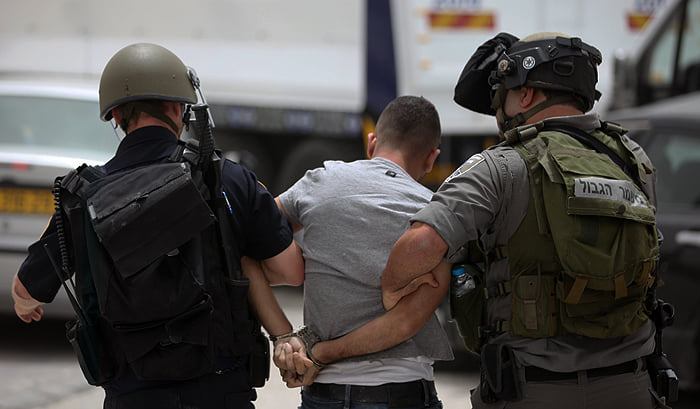 الاحتلال يواصل عمليات الاعتقال والتنكيل في الضفة الغربية